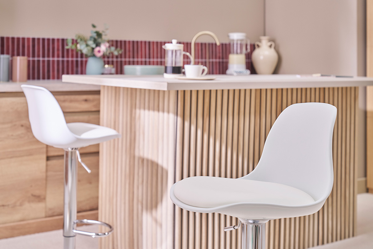 Tabourets de bar design blancs (lot de 2) STEEVY