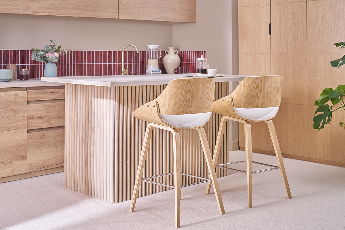 Tabourets de bar design blancs et bois clair H70 cm (lot de 2) CLASH