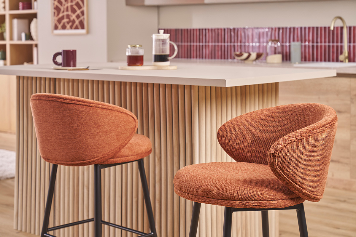 Tabourets de bar design en tissu effet velours textur� terre br�l�e et m�tal noir (lot de 2) ROSALIE