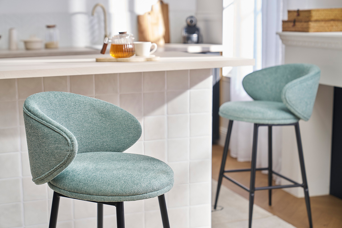 Tabourets de bar design en tissu effet velours textur vert cladon et mtal noir (lot de 2) ROSALIE