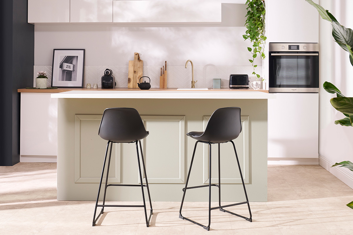 Tabourets de bar design noirs pieds mtal H66 cm (lot de 2) FRANZ