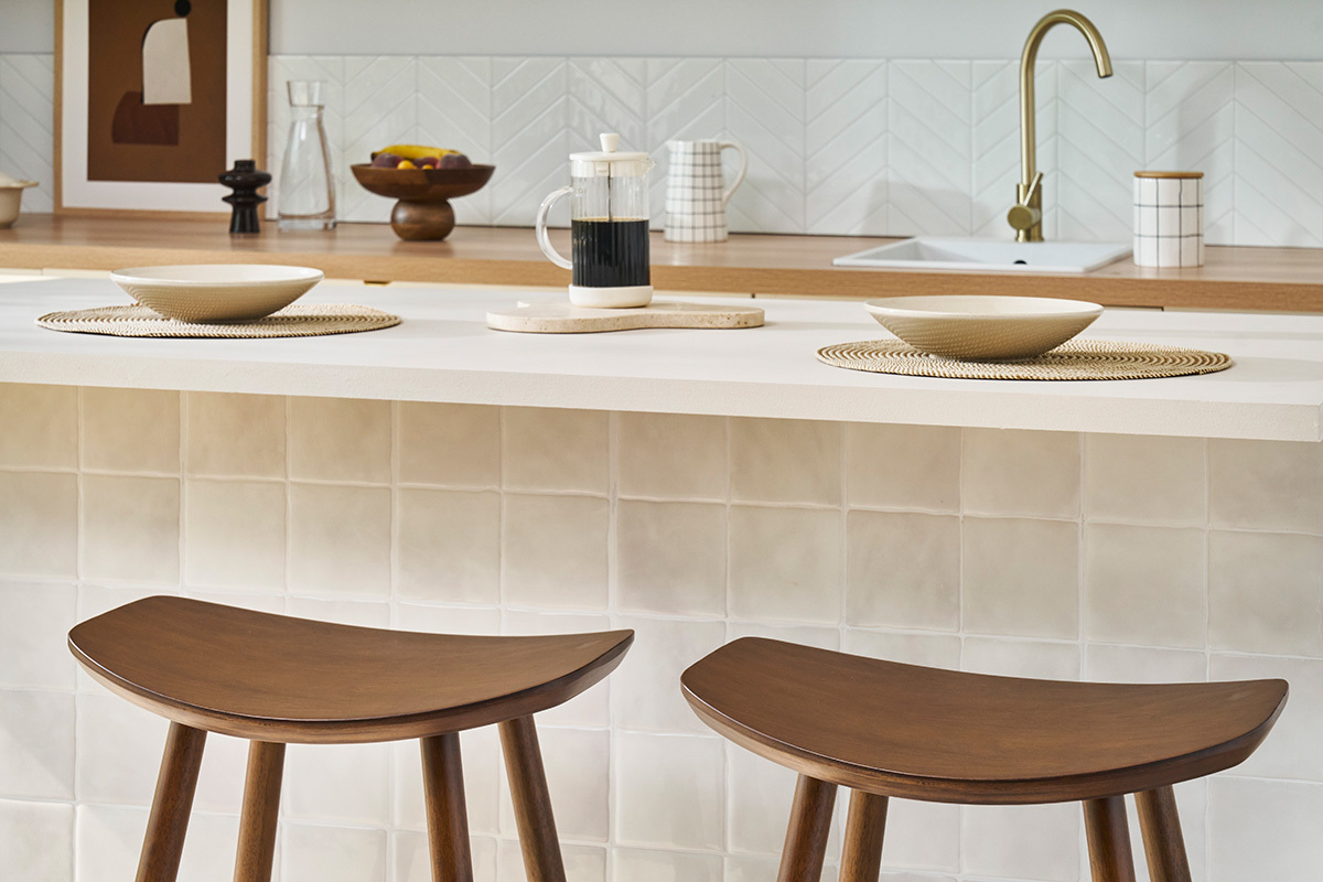 Tabourets de bar design noyer (lot de 2) DEMORY