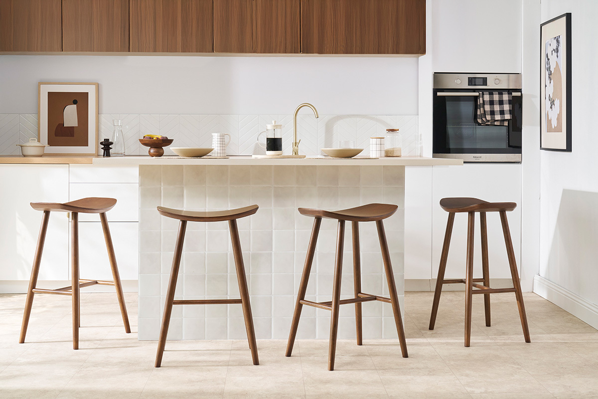 Tabourets de bar design noyer (lot de 2) DEMORY