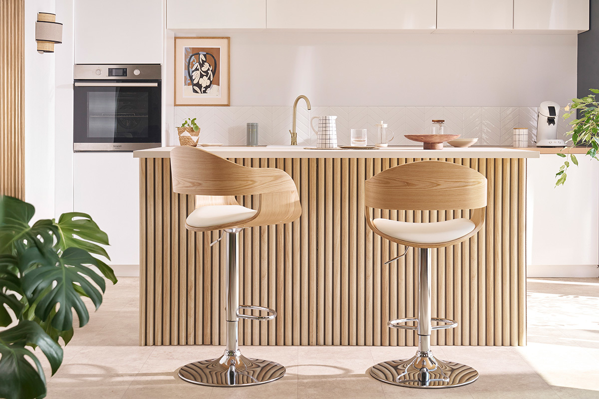 Tabourets de bar design rglables en polyurthane blanc et bois clair (lot de 2) EUSTACHE