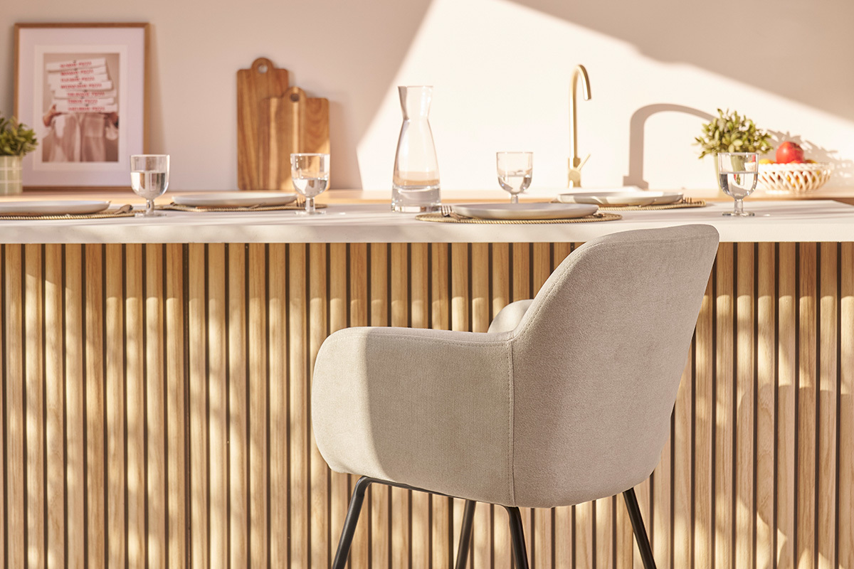 Tabourets de bar en tissu effet velours beige H65 cm (lot de 2) AMIKA