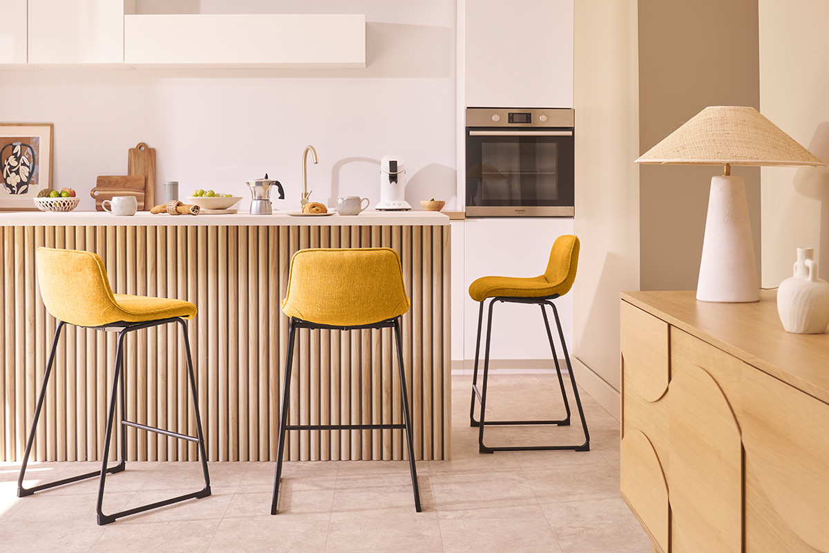 Tabourets de bar en tissu effet velours textur jaune moutarde et mtal H65 cm (lot de 2) BOOST