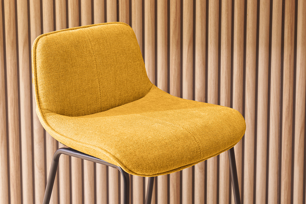 Tabourets de bar en tissu effet velours textur jaune moutarde et mtal H65 cm (lot de 2) BOOST