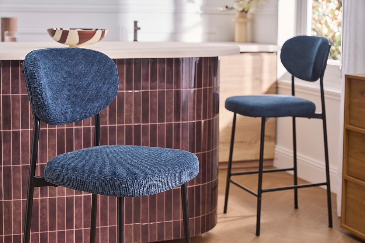 Tabourets de bar fixes en tissu effet velours textur� bleu fonc� H65 cm (lot de 2) BREKA