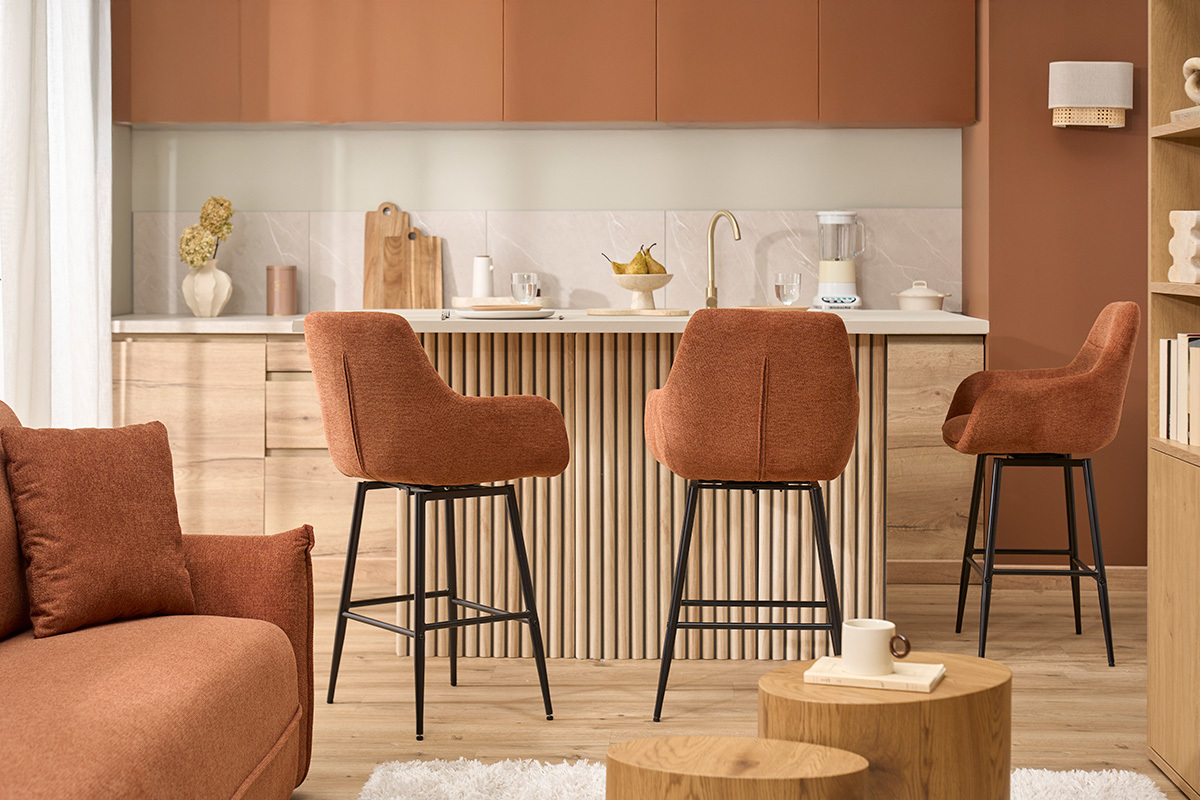 Tabourets de bar pivotants 360� en tissu effet velours textur� terre br�l�e et m�tal H65.5 cm (lot de 2) ALESS