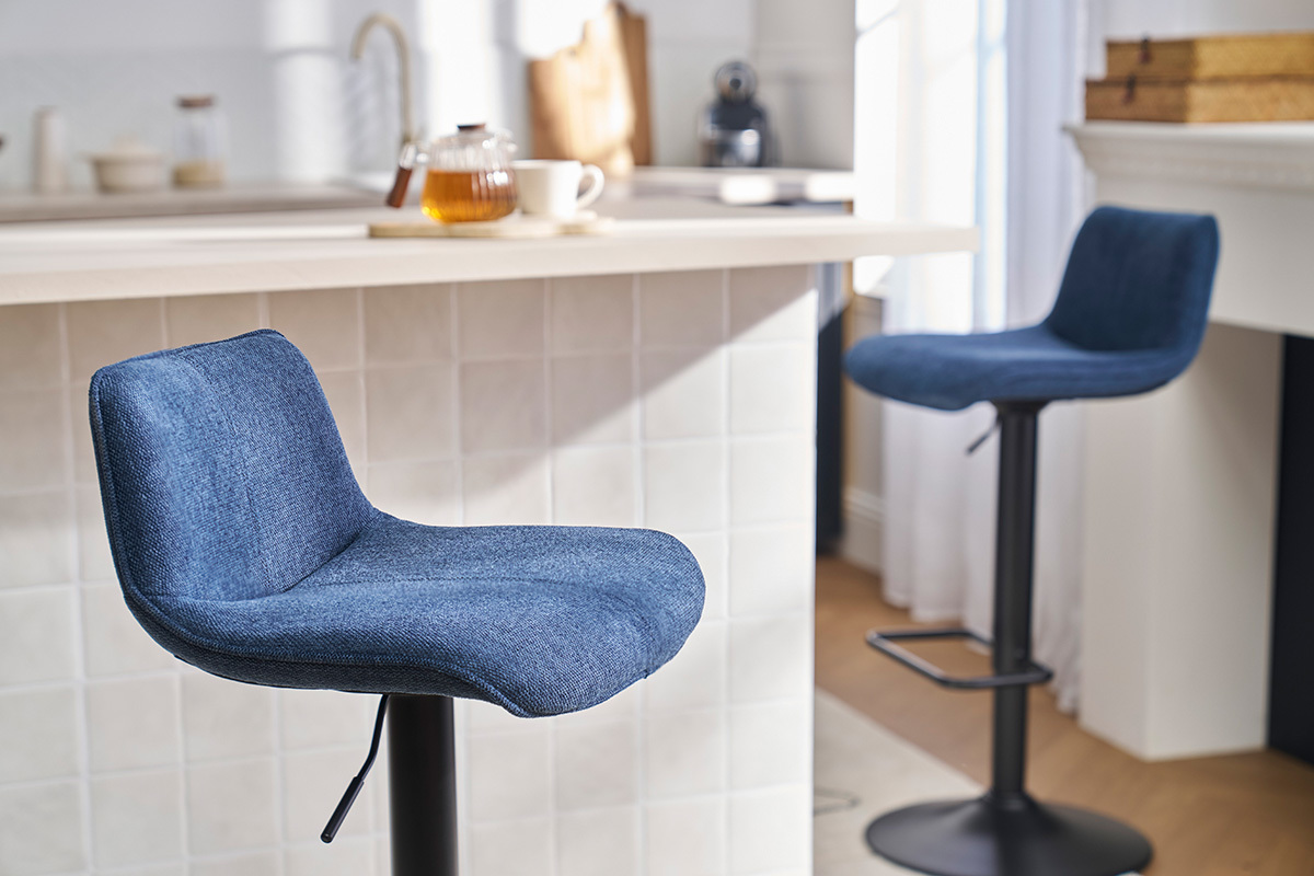 Tabourets de bar rglables pivotants 360 en tissu effet velours textur bleu fonc et mtal noir (lot de 2) BOOST