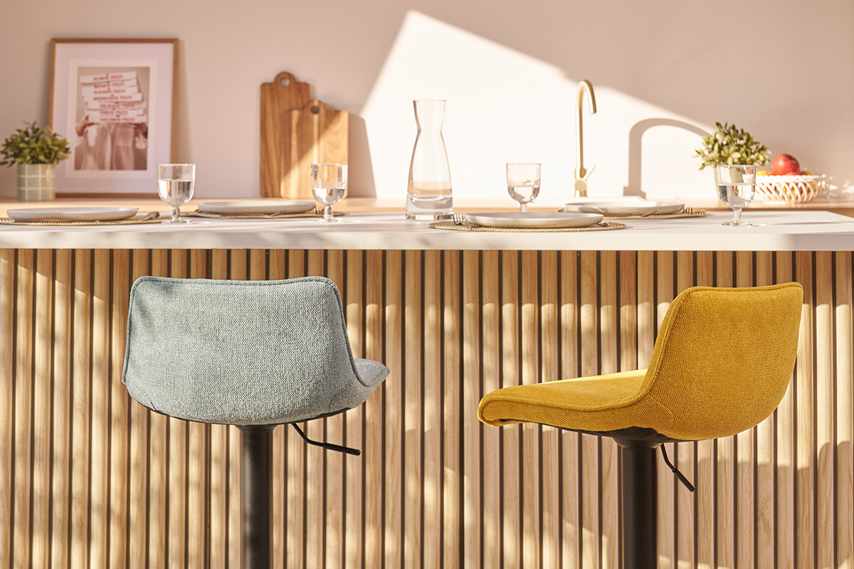 Tabourets de bar rglables pivotants 360 en tissu effet velours textur jaune moutarde et mtal (lot de 2) BOOST