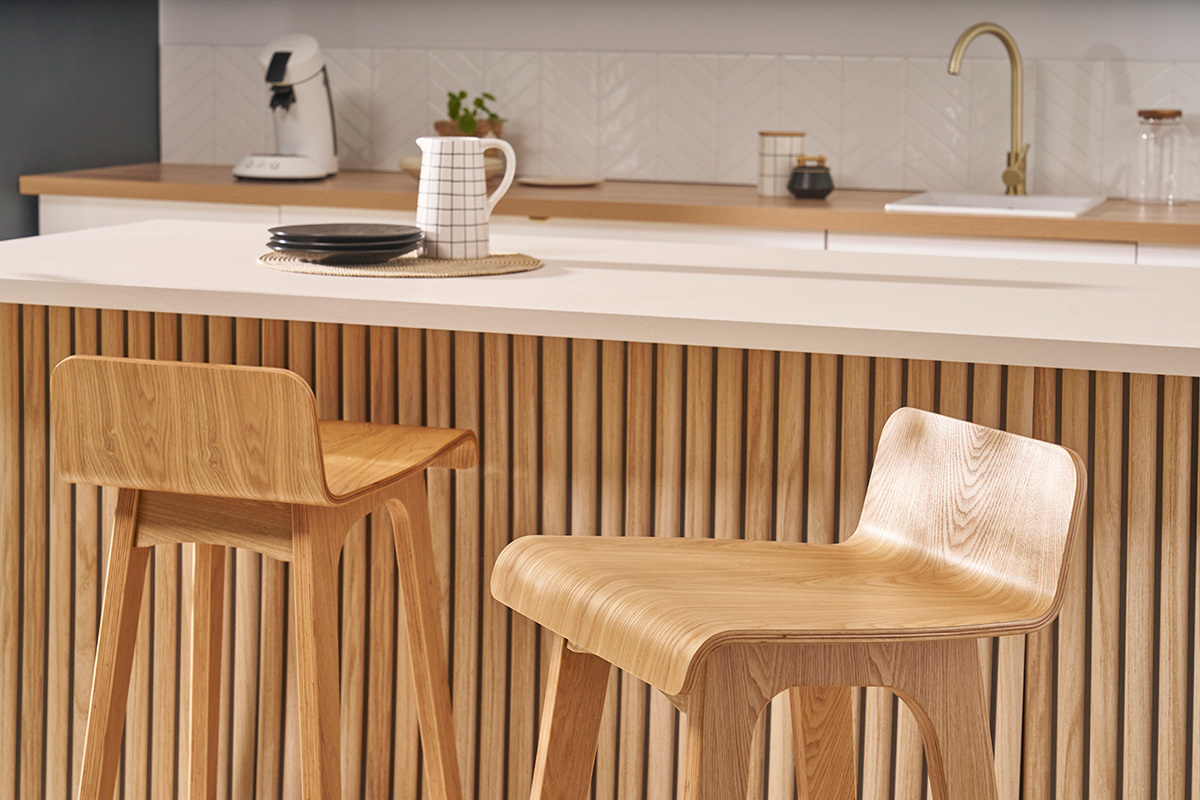 Tabourets de bar scandinaves en bois clair H75 cm (lot de 2) BALTIK