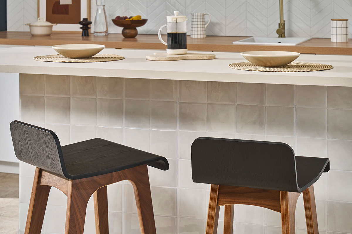 Tabourets de bar scandinaves noyer et noir H65 cm (lot de 2) BALTIK