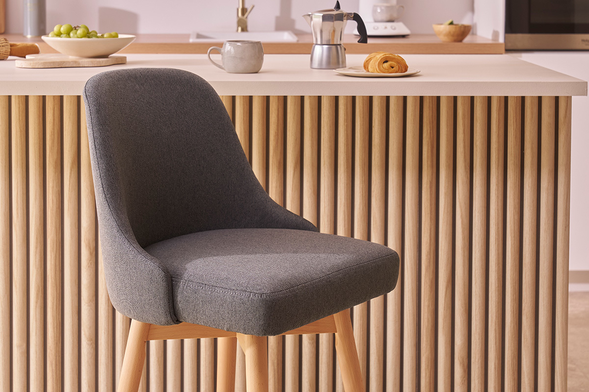 Tabourets de bar scandinaves pivotants 360 en tissu gris fonc et bois htre massif H65 cm (lot de 2) HASTA