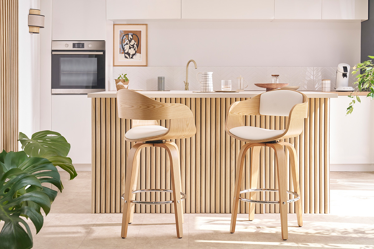 Tabourets de bar scandinaves pivotants 360� en bois clair H67.5 cm (lot de 2) GAO