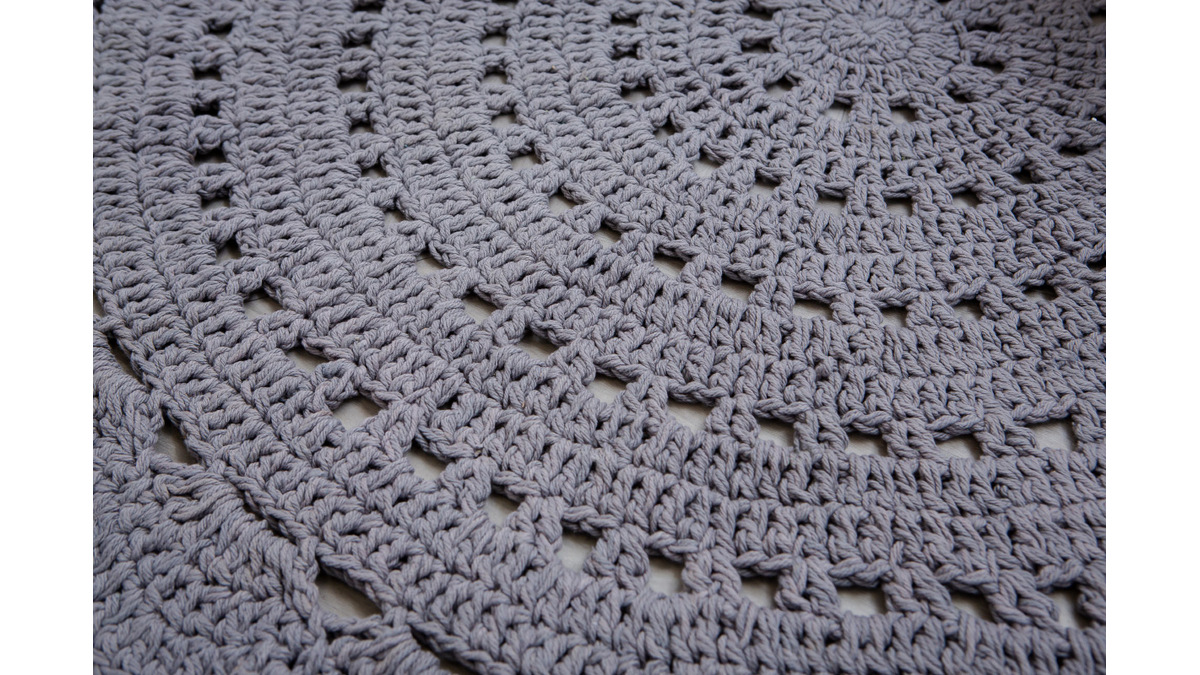 Tapis rond en crochet gris fonc 120 cm ALMA