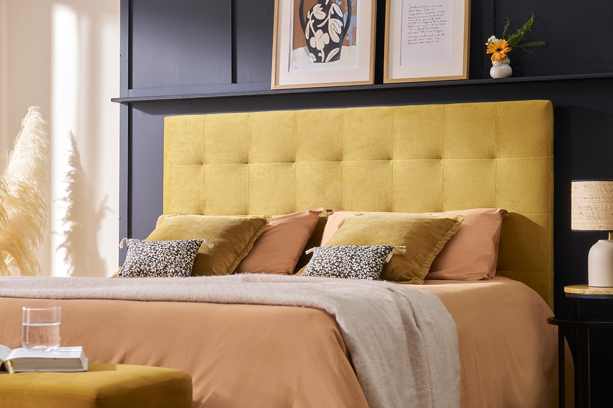 Tte de lit capitonne en tissu velours jaune moutarde L160 cm HALCIONA