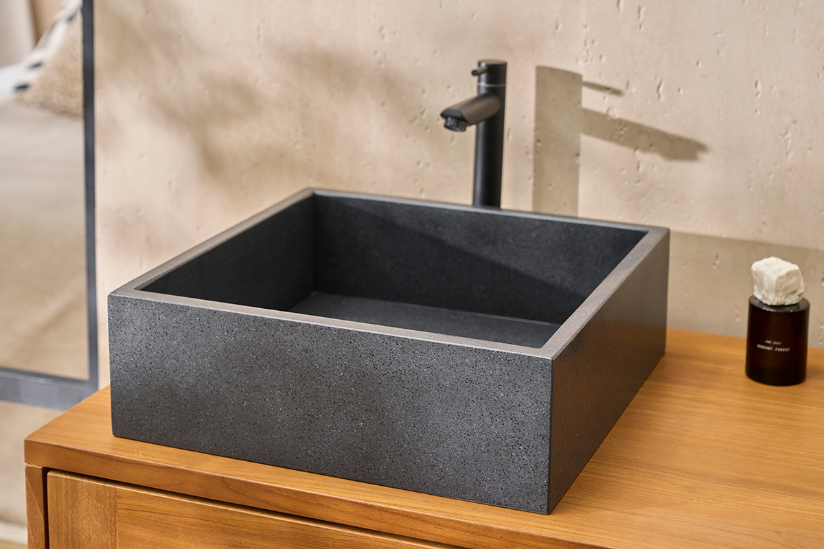 Vasque carr�e en terrazzo noir L40 cm LOUSSA