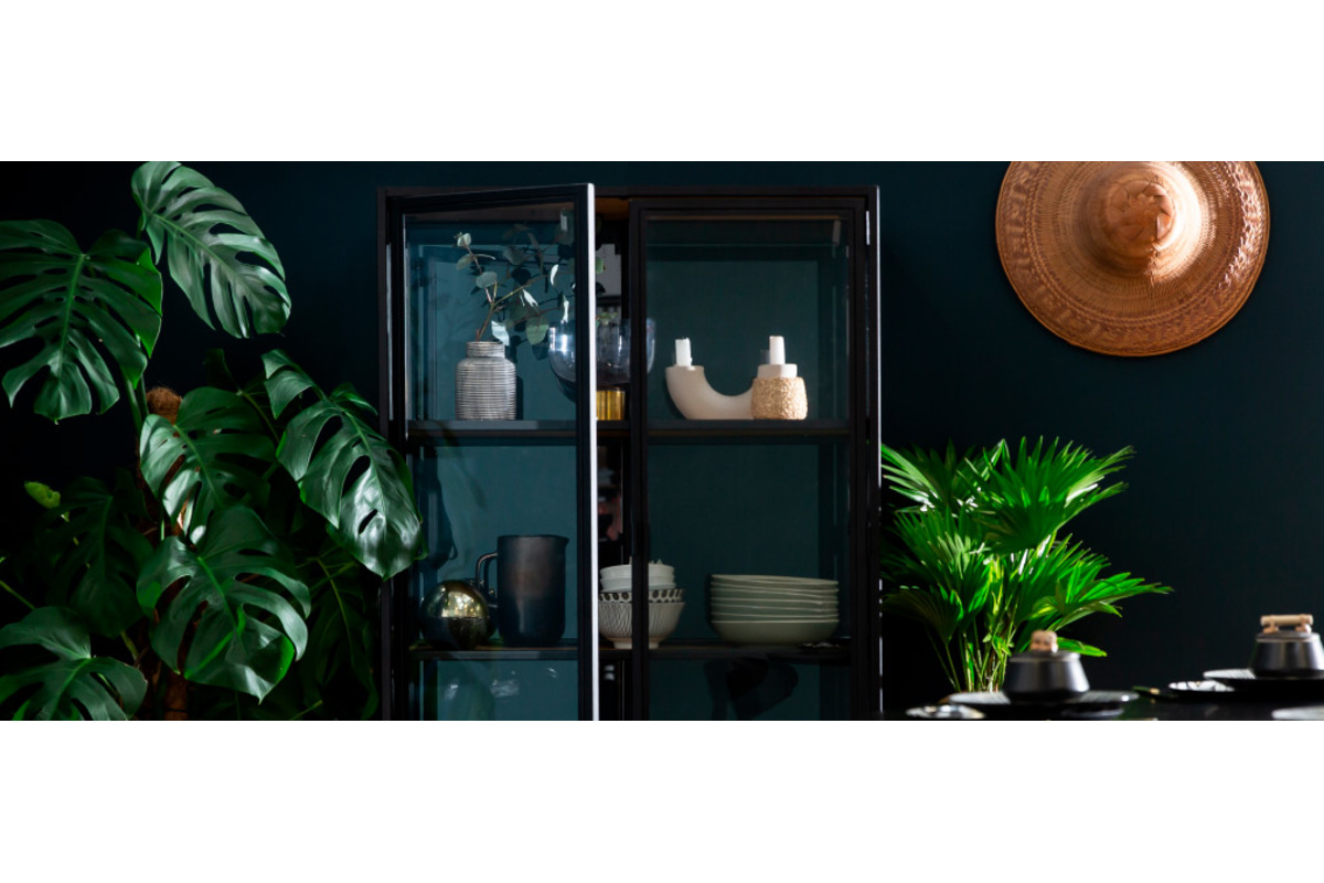 Vitrine en verre finition bois ch�ne et m�tal noir H150 cm TRESCA